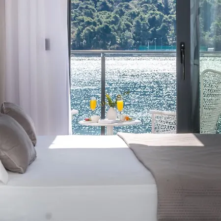 Villa Seafront With Modern Interior *