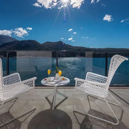 Villa Seafront With Modern Interior Slano