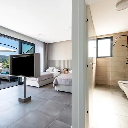 Villa Seafront With Modern Interior