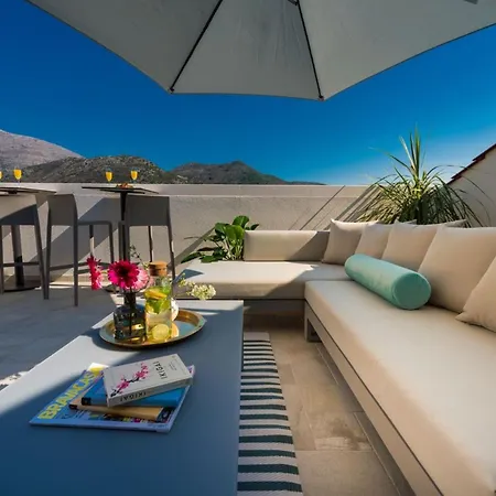 Villa Seafront With Modern Interior *