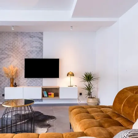 Villa Seafront With Modern Interior Slano