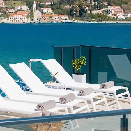 Villa Seafront With Modern Interior *