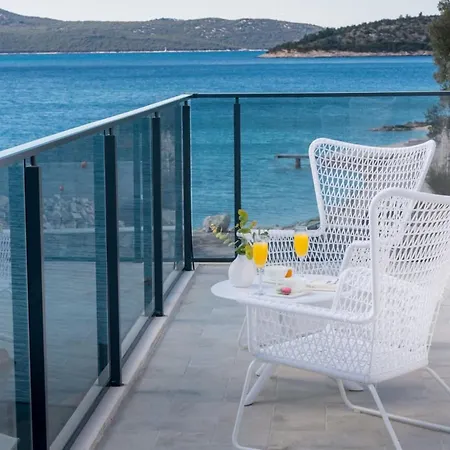 Villa Seafront With Modern Interior *