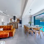Seafront With Modern Interior Willa *