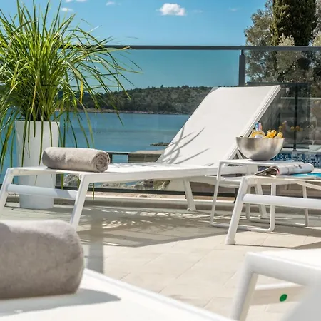 Seafront With Modern Interior Βίλα *