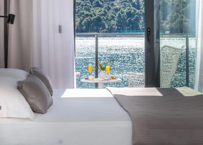 Villa Seafront With Modern Interior *