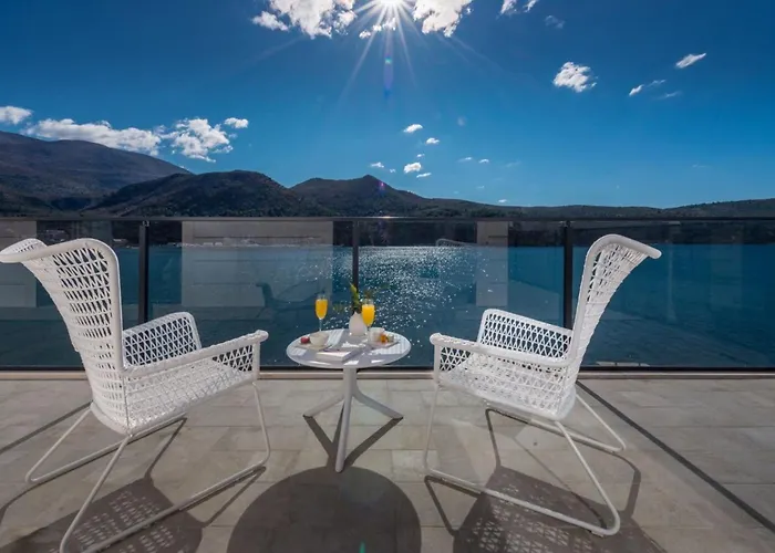 Villa Seafront With Modern Interior Slano