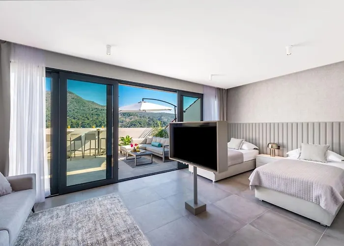 Villa Seafront With Modern Interior Slano