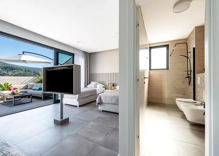 Villa Seafront With Modern Interior