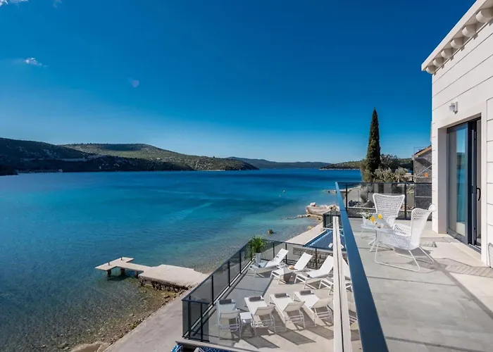 Villa Seafront With Modern Interior *