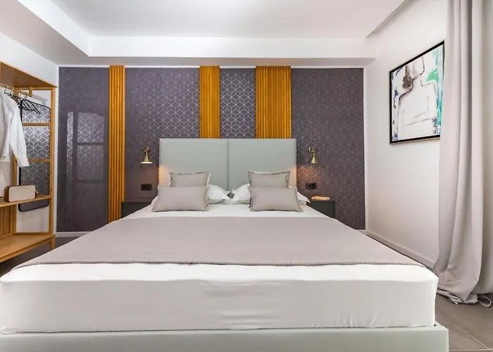 Villa Seafront With Modern Interior Slano