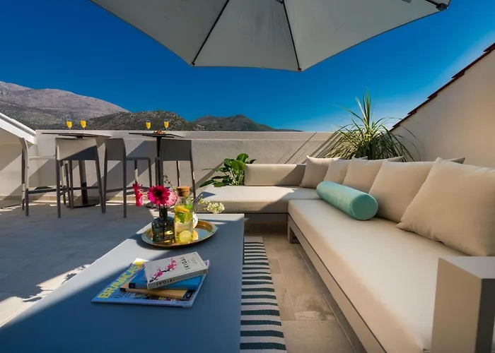 Villa Seafront With Modern Interior *