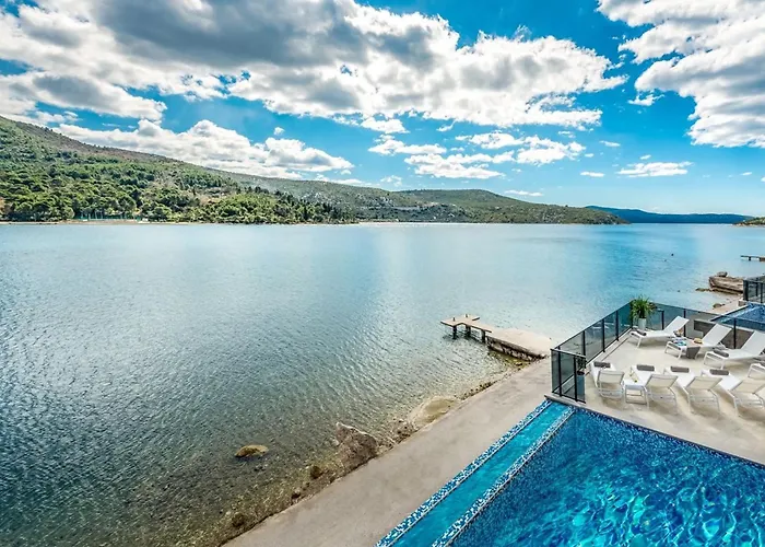 Villa Seafront With Modern Interior *