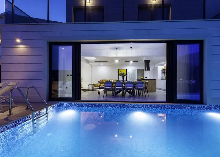 Seafront With Modern Interior Slano