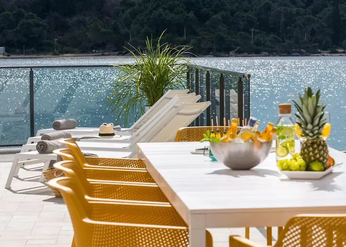 Villa Seafront With Modern Interior *