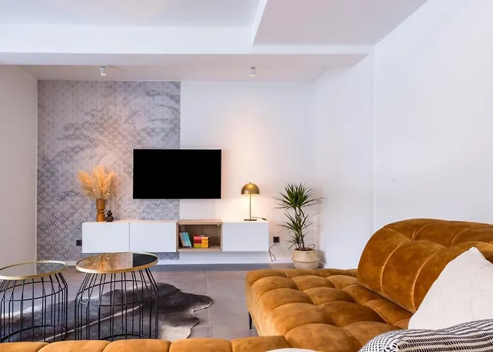 Villa Seafront With Modern Interior Slano