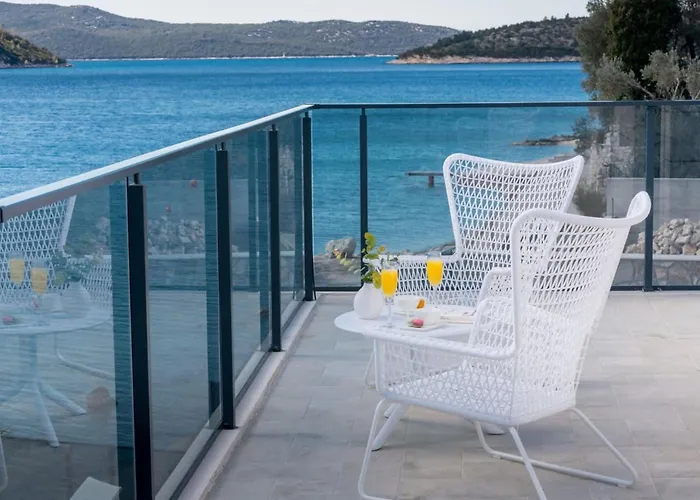 Villa Seafront With Modern Interior *